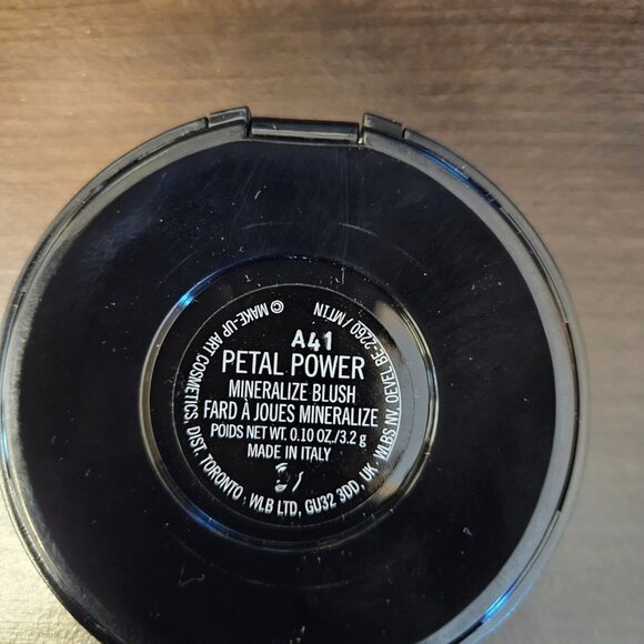 MAC Mineralize Blush in Petal Power (NIB) - Picture 3 of 7